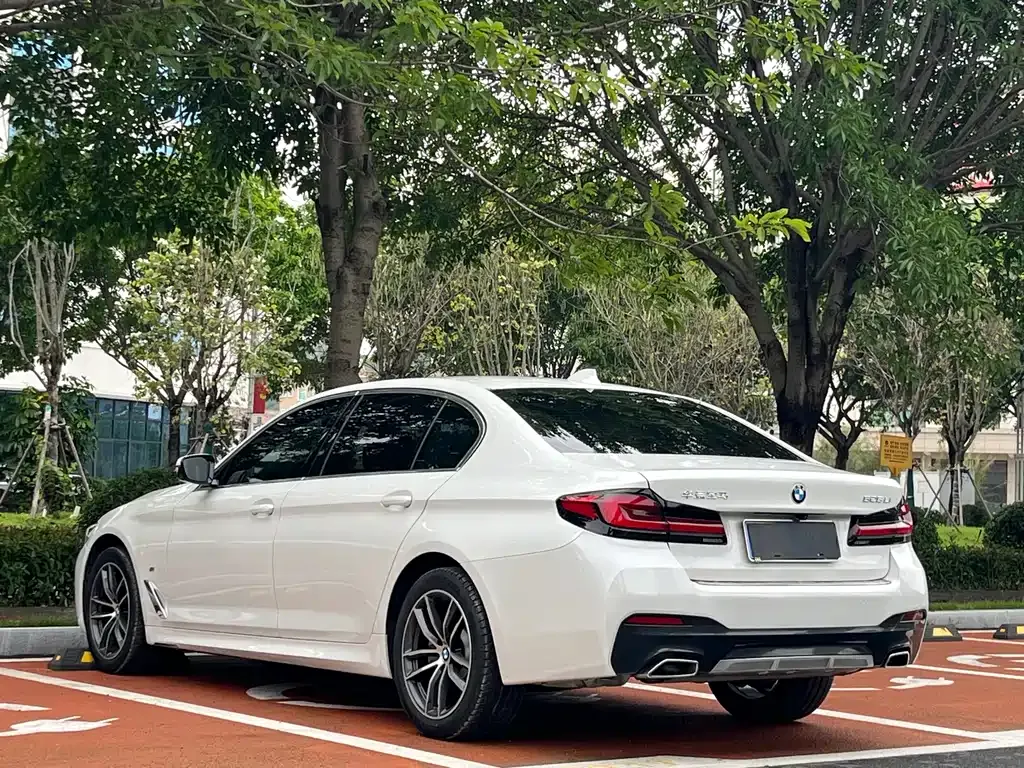 BMW 5 Series — фото 9