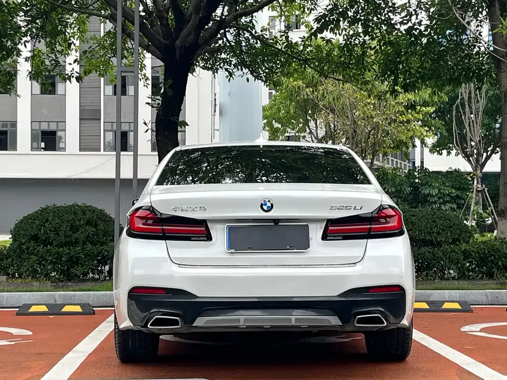 BMW 5 Series — фото 5