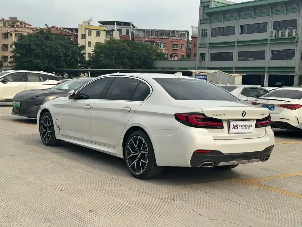 BMW 5 Series — фото 10