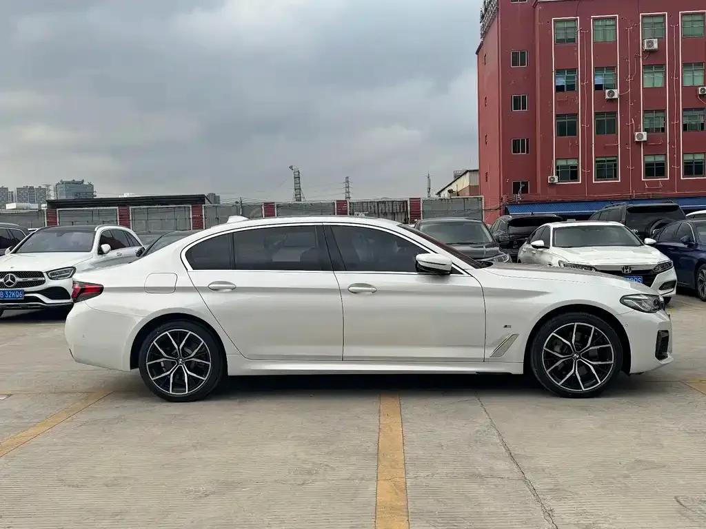 BMW 5 Series — фото 2