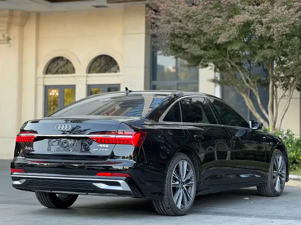 Audi A6L — фото 2