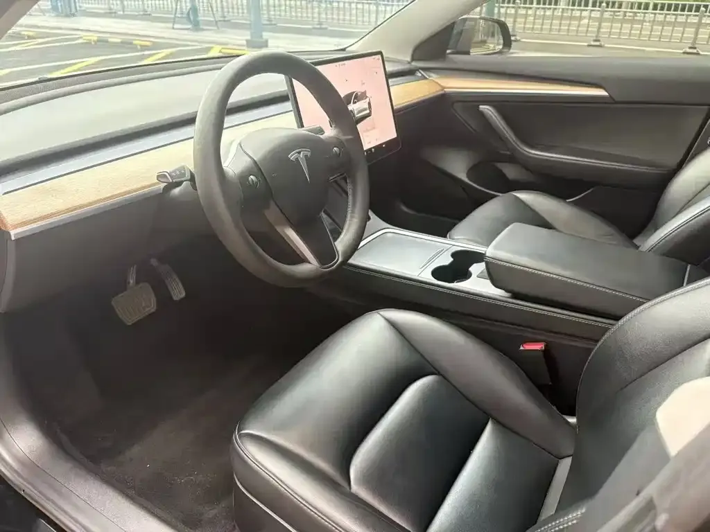 Tesla Model 3 — фото 9