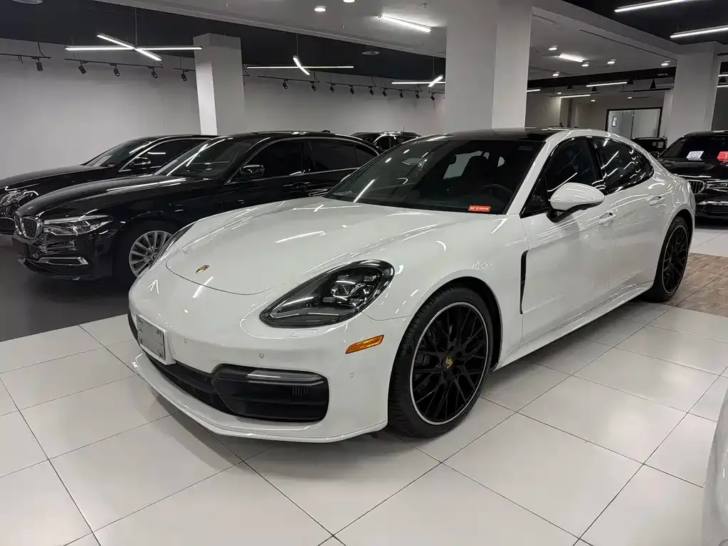 Porsche Panamera — фото 1