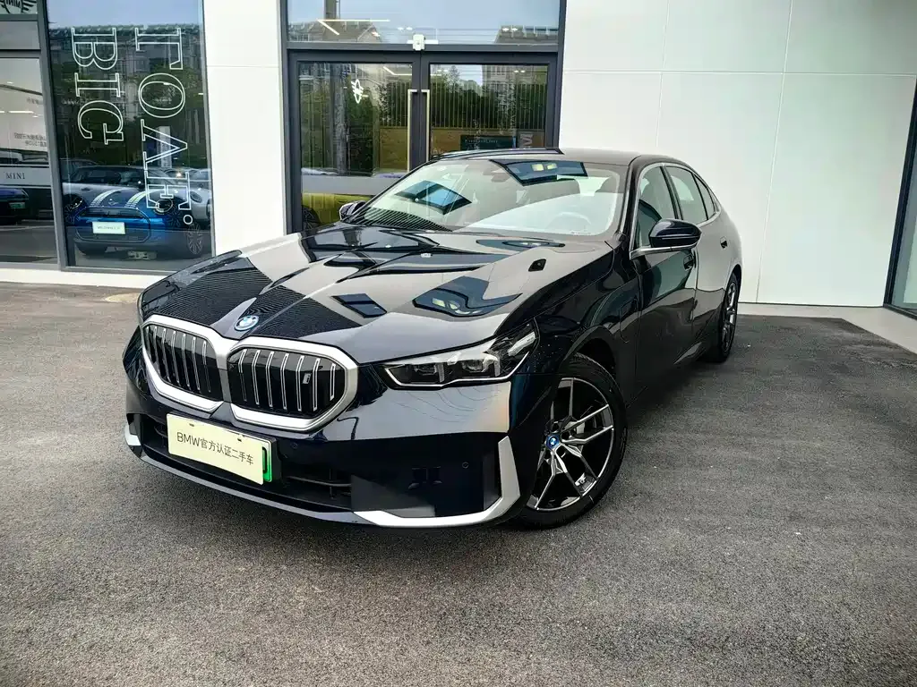 BMW i5