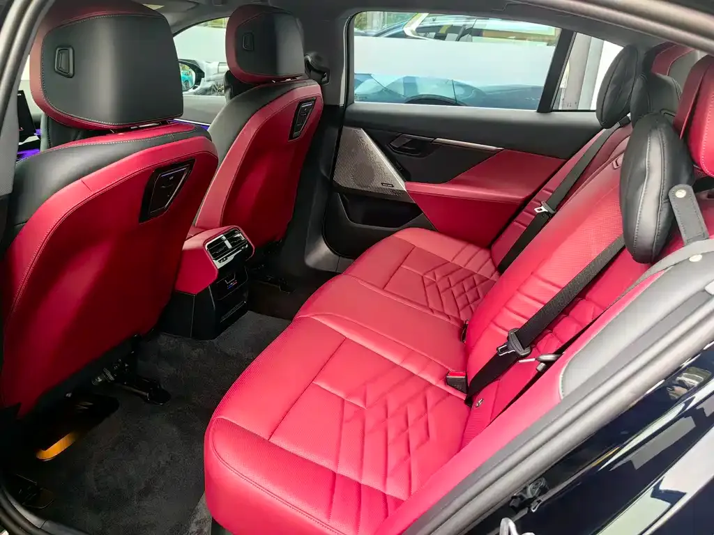 BMW i5 2025 из CN, фото 2