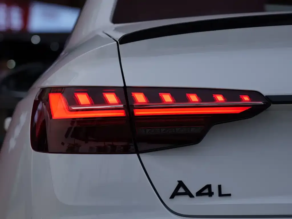 Audi A4L — фото 5