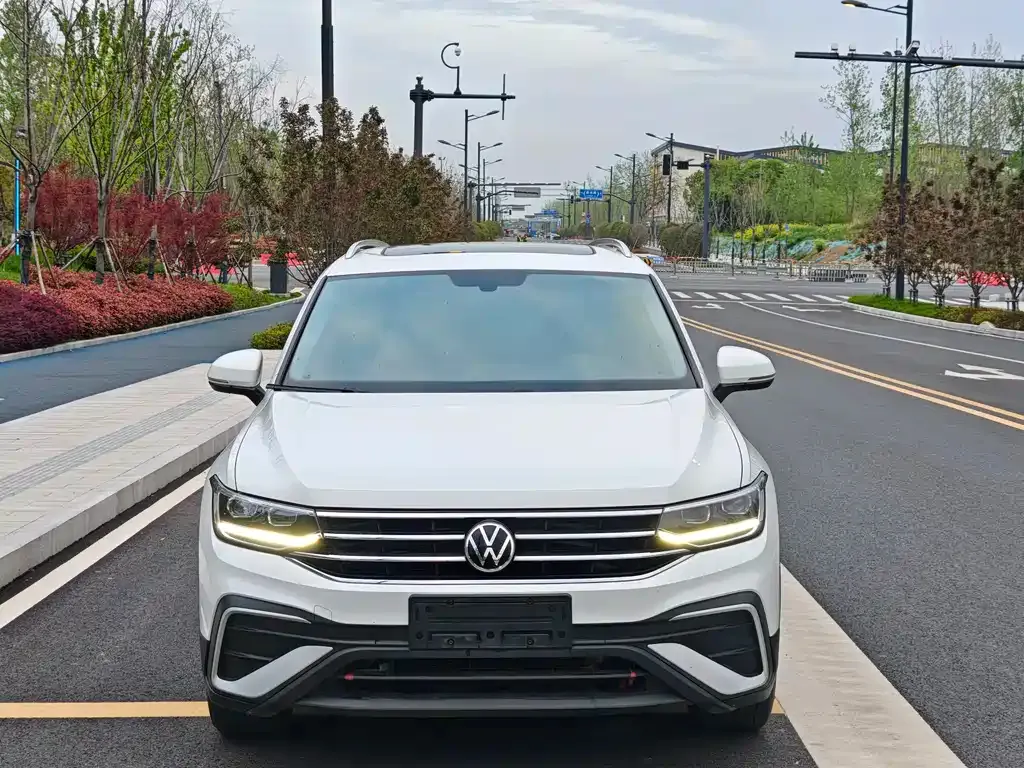 Volkswagen Tiguan L — фото 6