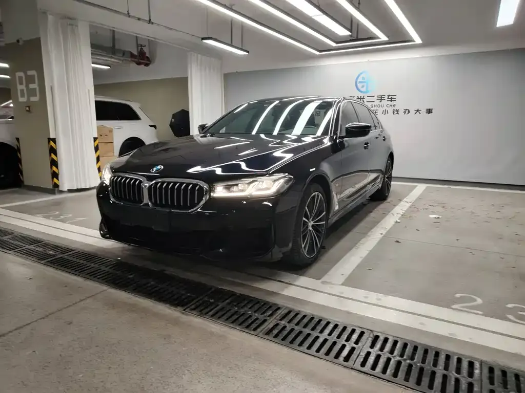 BMW 5 Series — фото 1