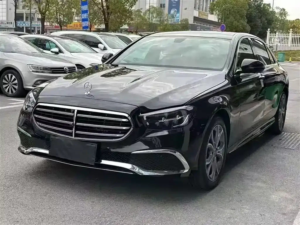 Mercedes-Benz E-Class — фото 1