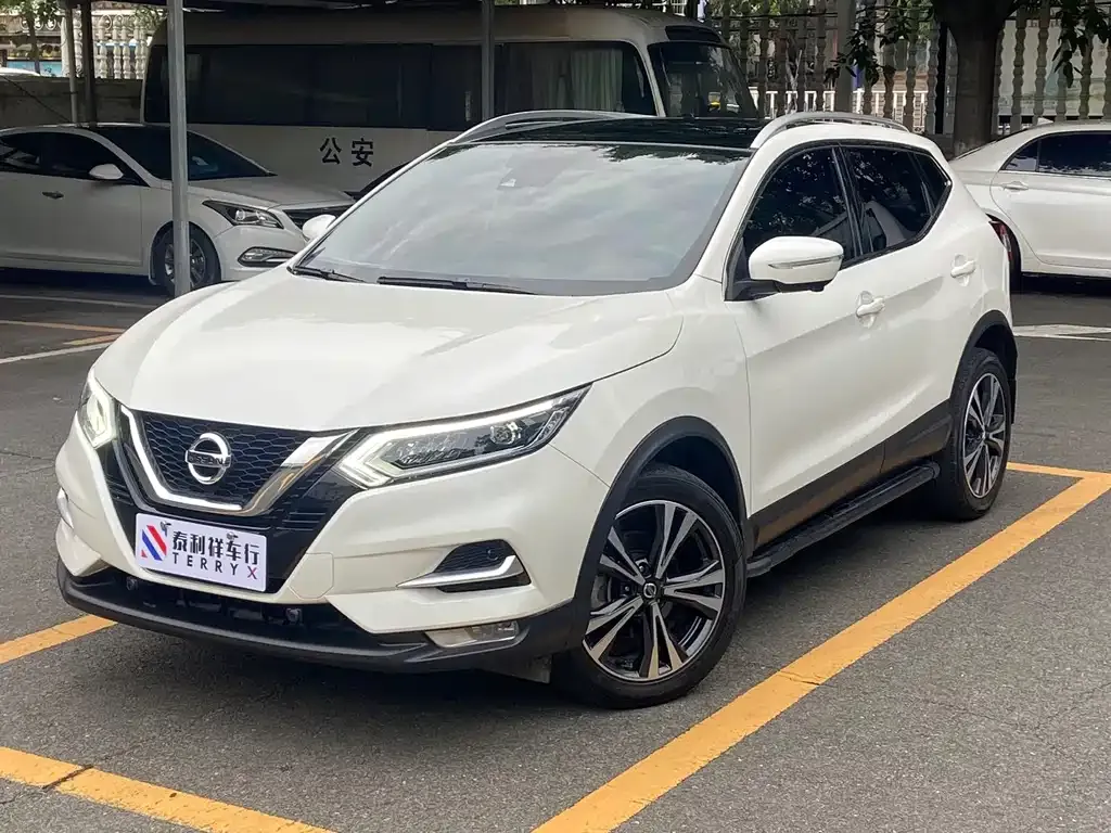 Nissan Qashqai — фото 1