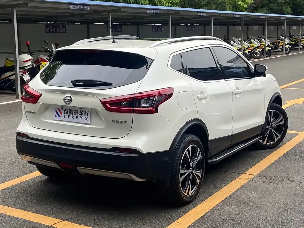 Nissan Qashqai — фото 10