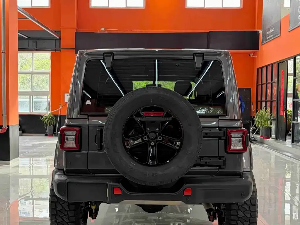 Jeep Wrangler — фото 8