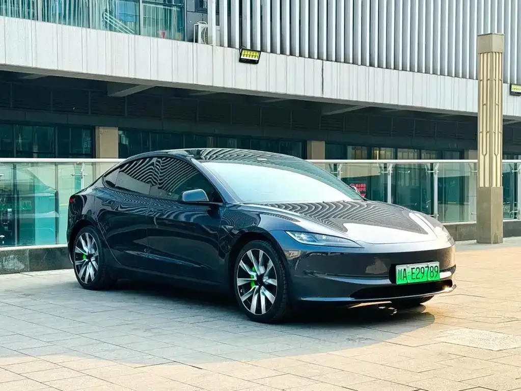 Tesla Model 3 — фото 4
