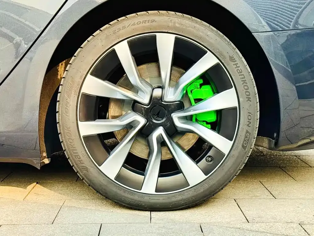 Tesla Model 3 — фото 10