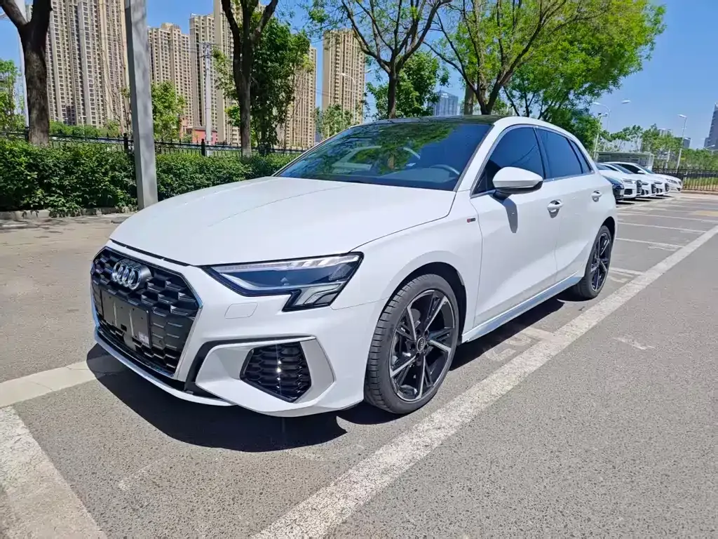 Audi A3 — фото 1
