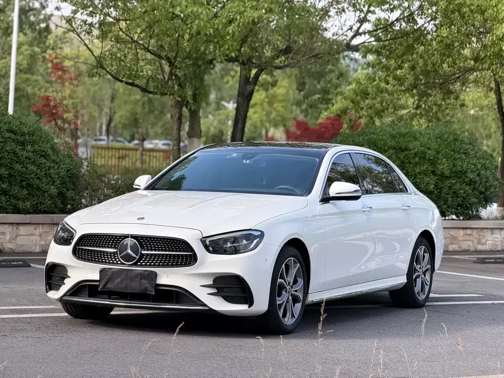 Mercedes-Benz E-Class — фото 8