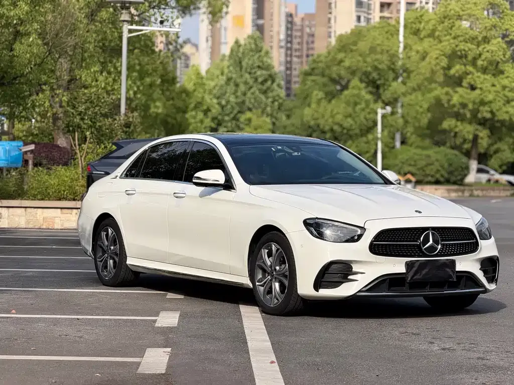 Mercedes-Benz E-Class — фото 4