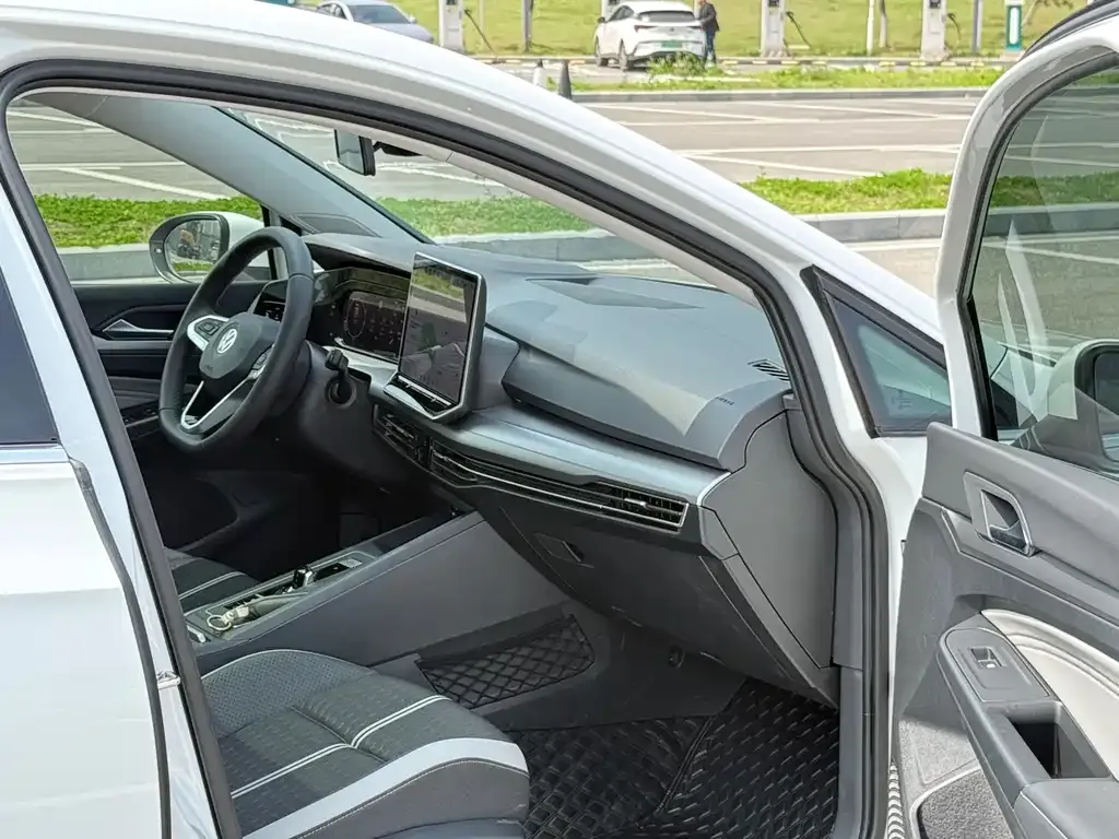 Volkswagen Golf 2025 из CN, фото 7