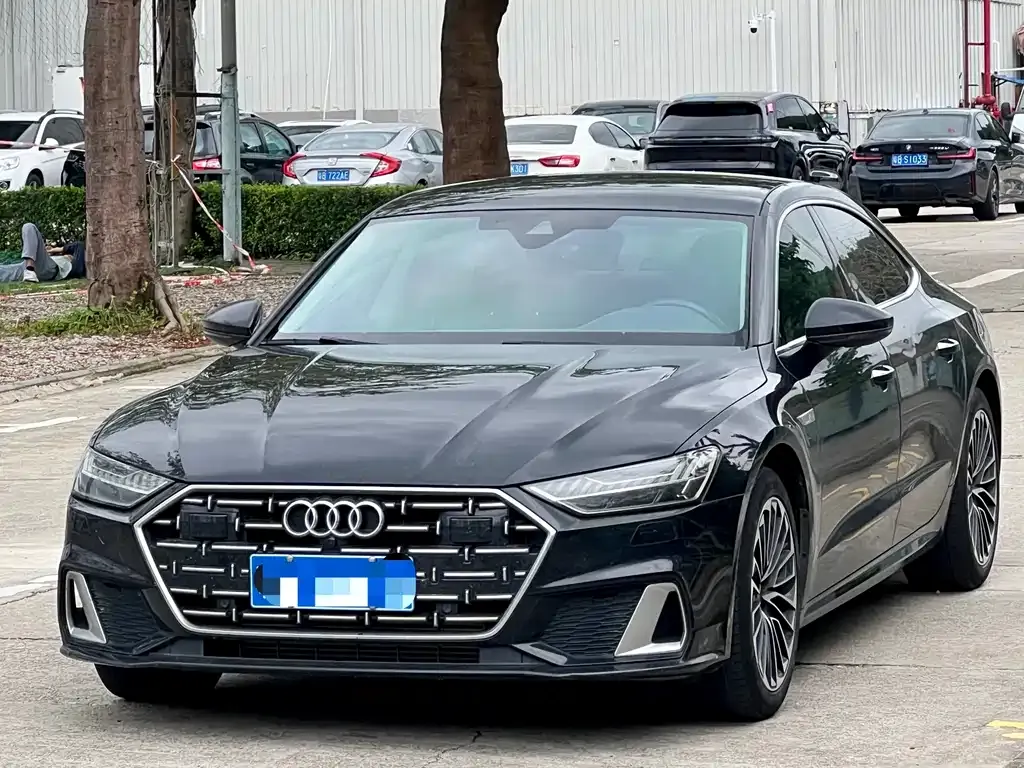 Audi A7L — фото 1