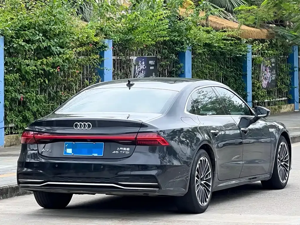 Audi A7L — фото 10
