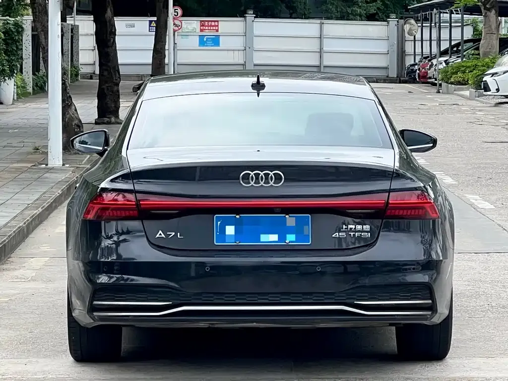 Audi A7L — фото 2