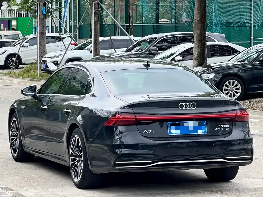 Audi A7L — фото 9