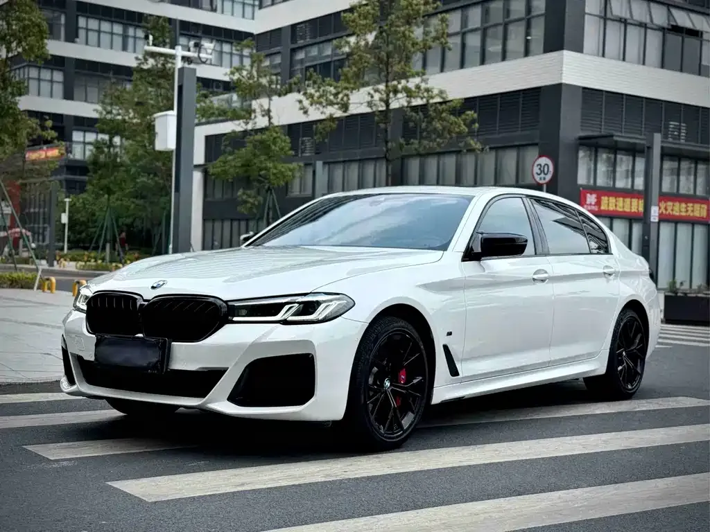 BMW 5 Series — фото 1