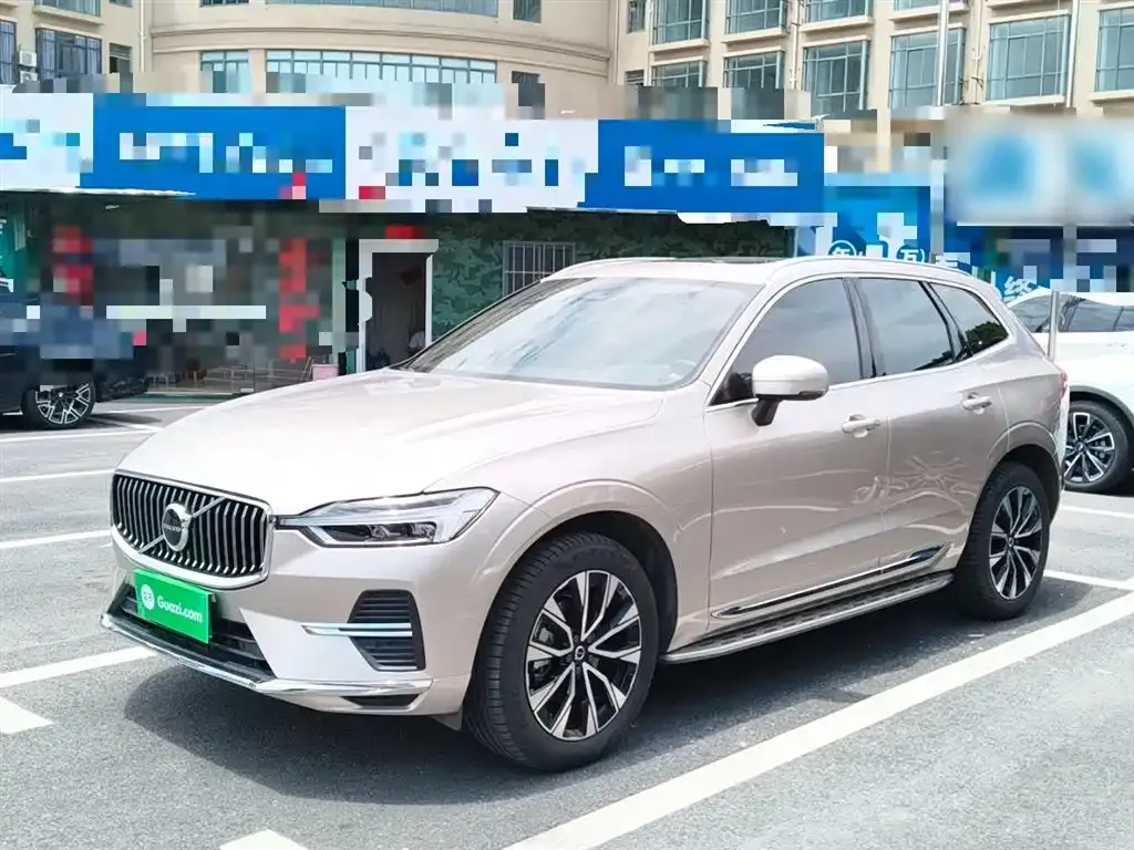Volvo XC60 — фото 1