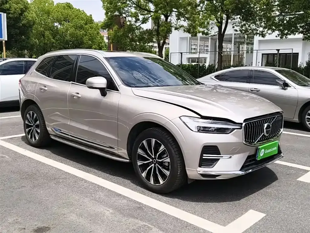 Volvo XC60 — фото 8