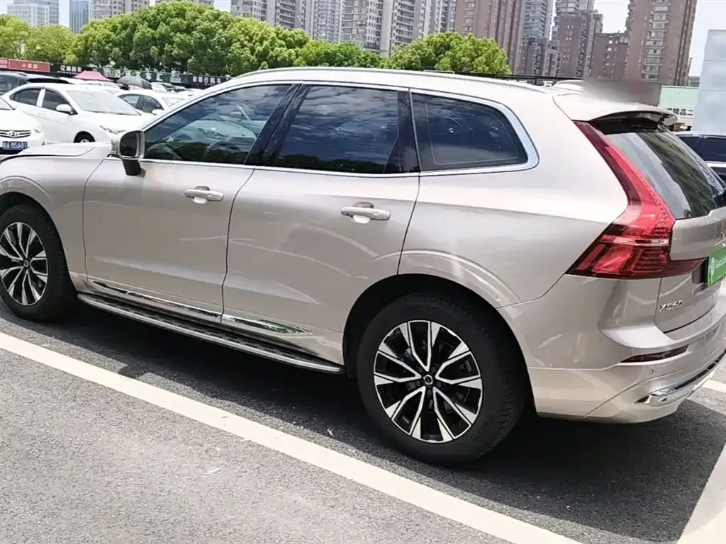 Volvo XC60 — фото 10