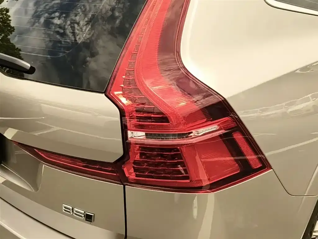Volvo XC60 — фото 2