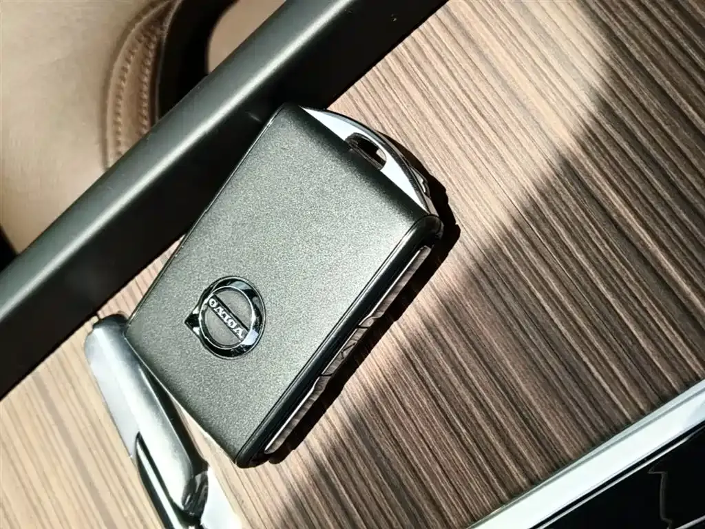 Volvo XC60 — фото 4