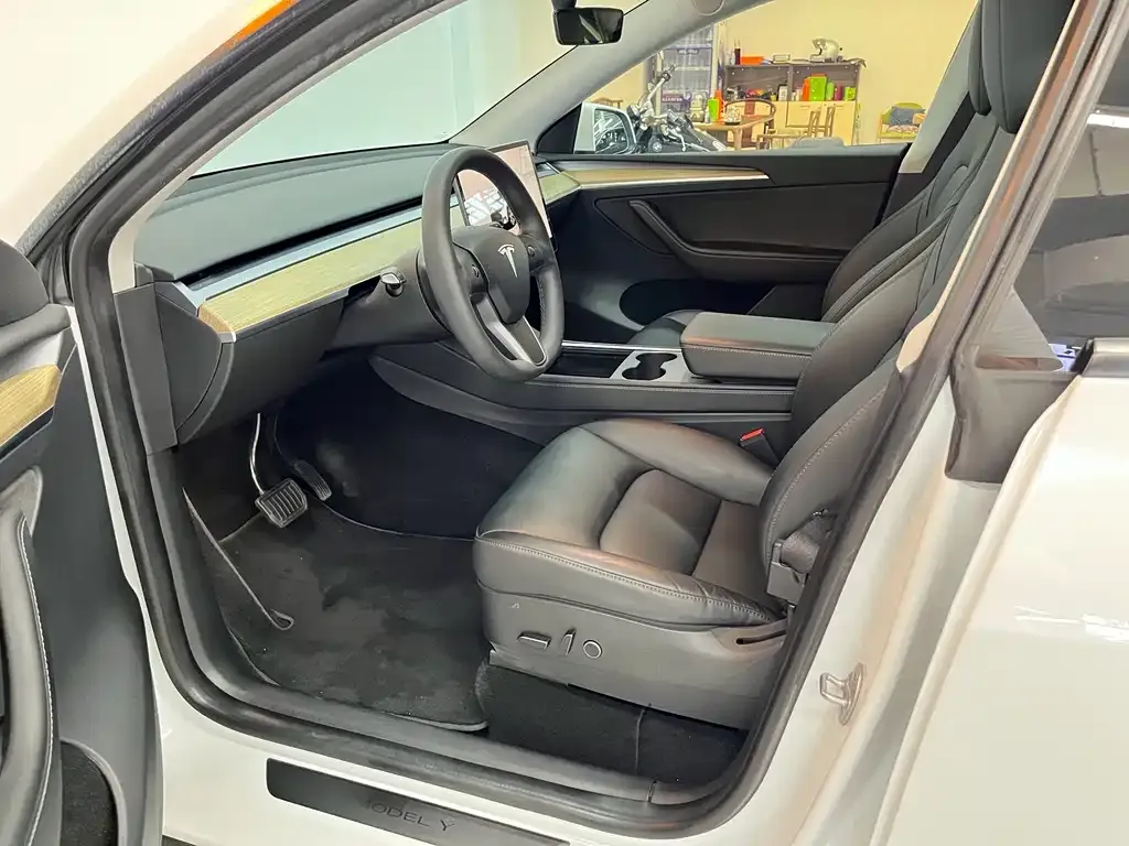 Tesla Model Y — фото 4