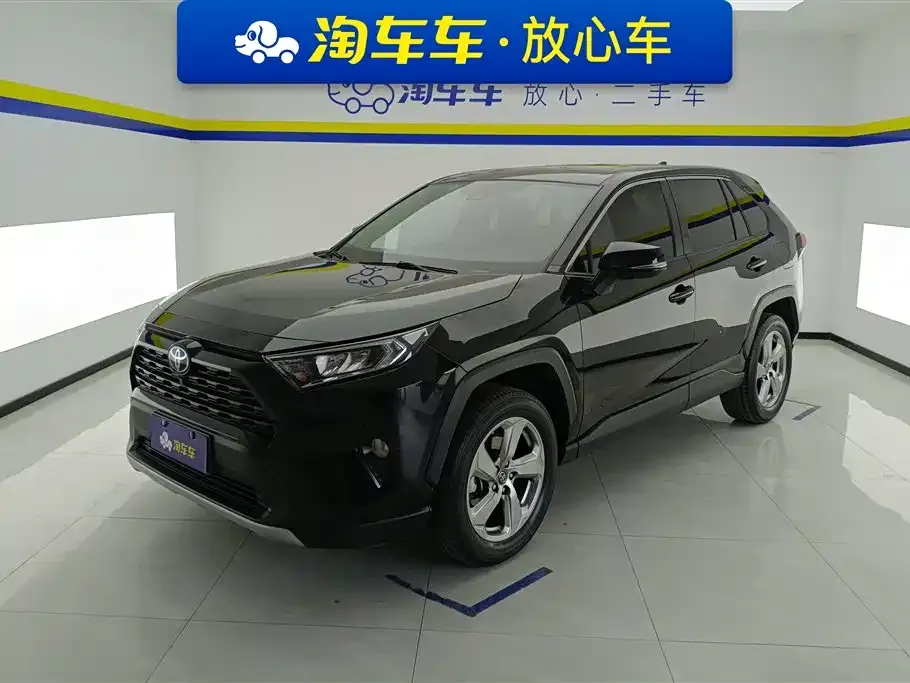 Toyota RAV4 — фото 1