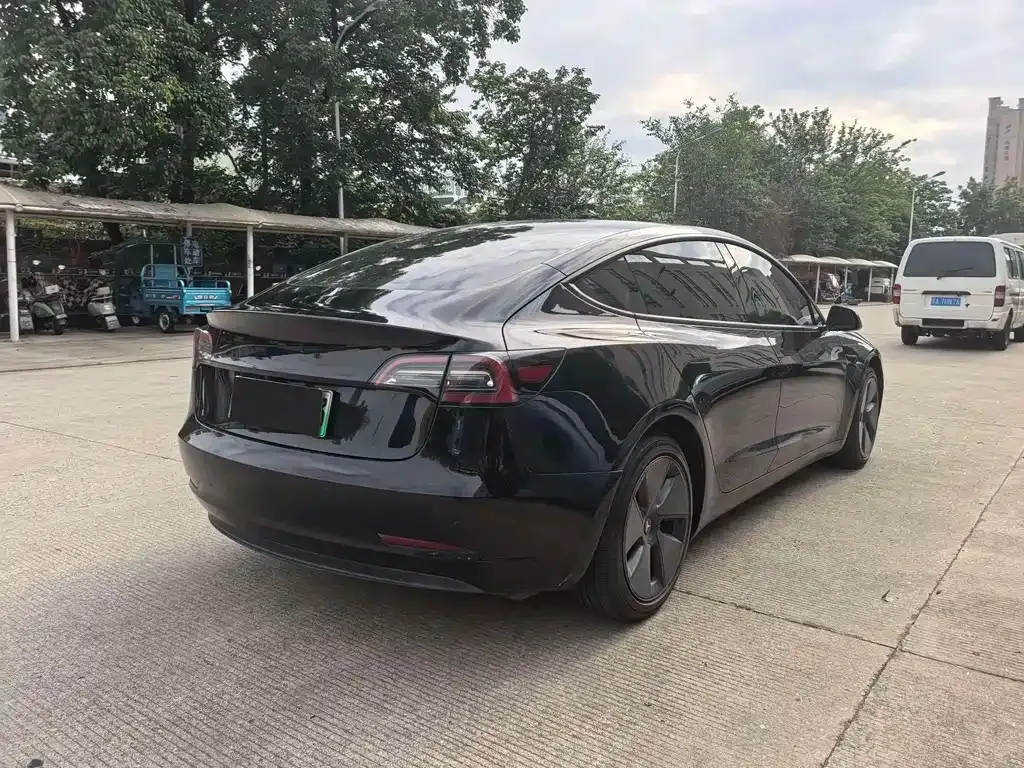 Tesla Model 3 — фото 10