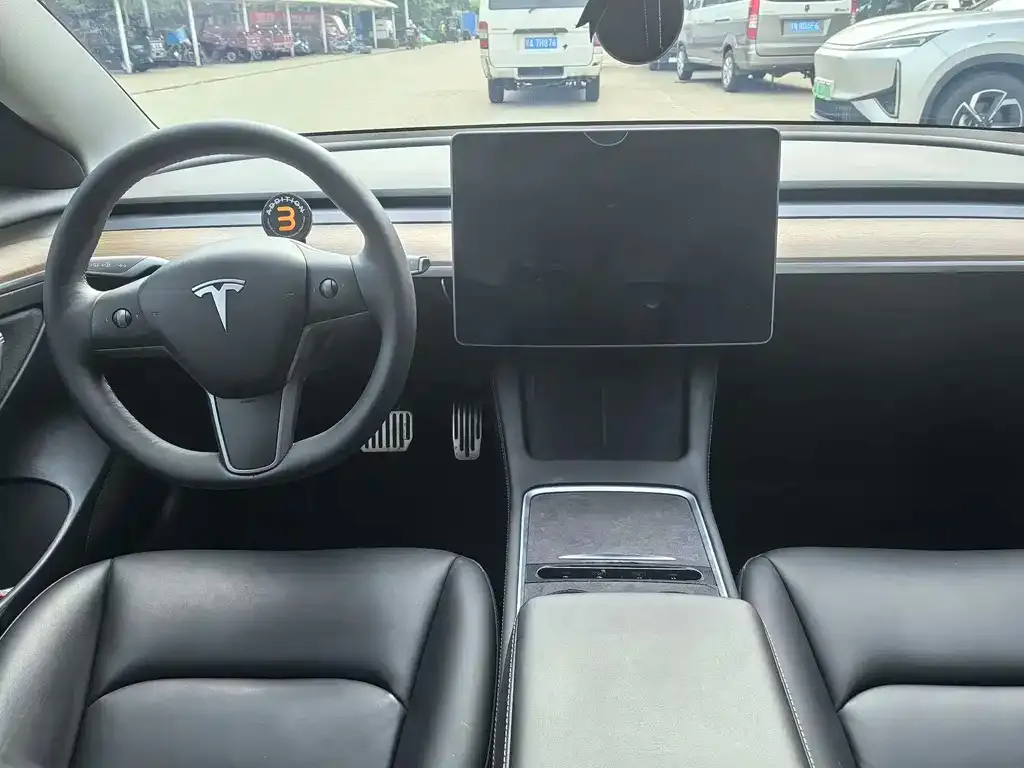 Tesla Model 3 — фото 3