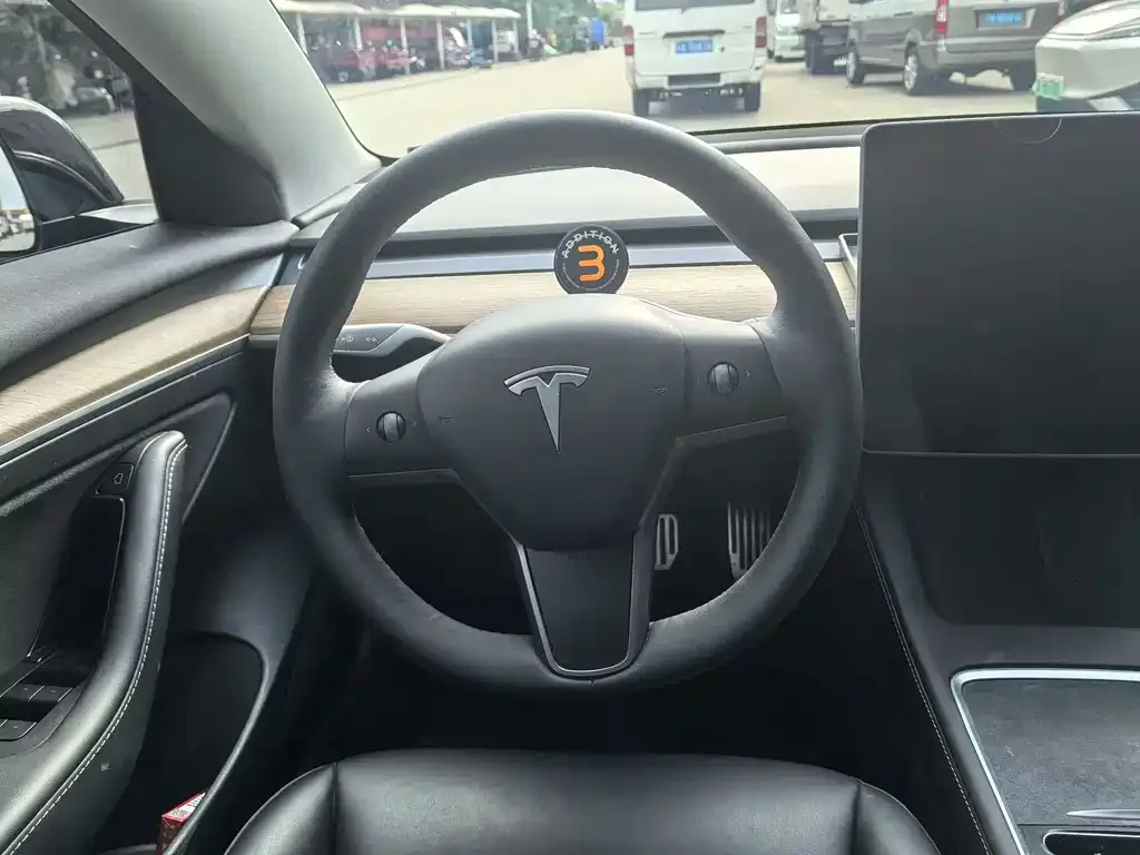 Tesla Model 3 — фото 8