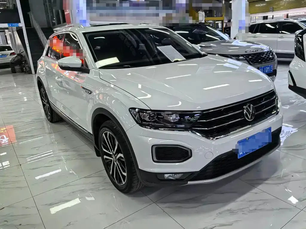 Volkswagen T-Roc — фото 10