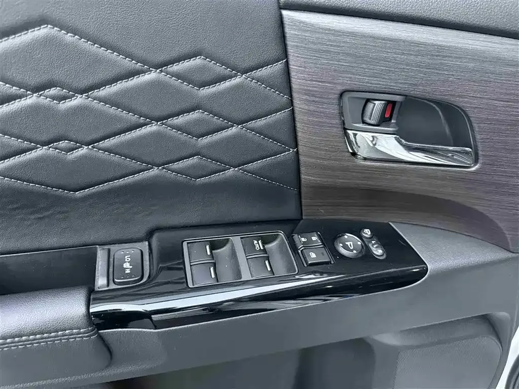 Honda Elysion 2023 из CN, фото 6