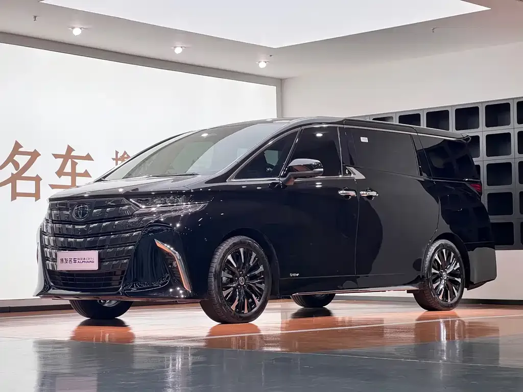 Toyota Alphard — фото 1