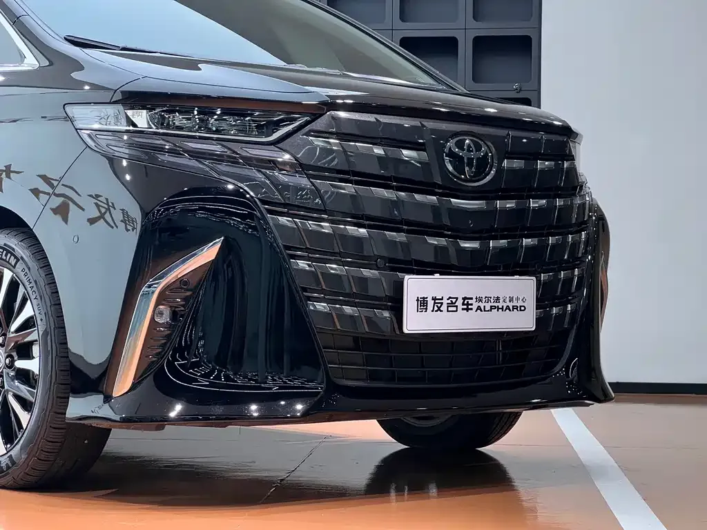 Toyota Alphard — фото 3