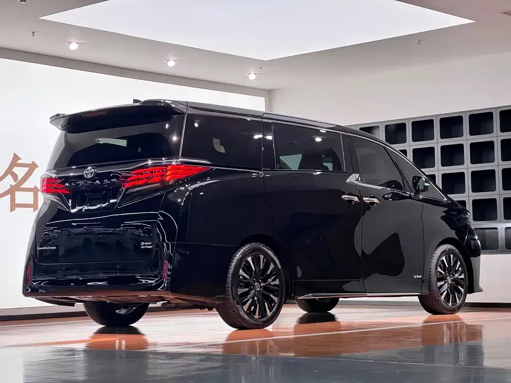 Toyota Alphard — фото 10
