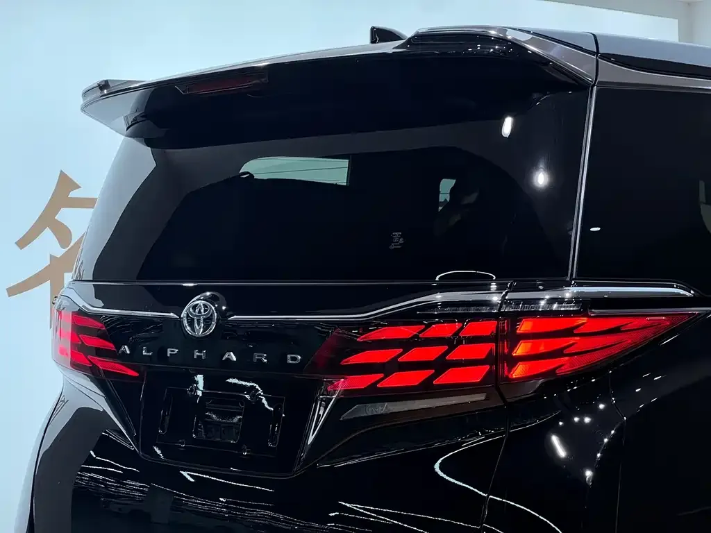 Toyota Alphard — фото 5