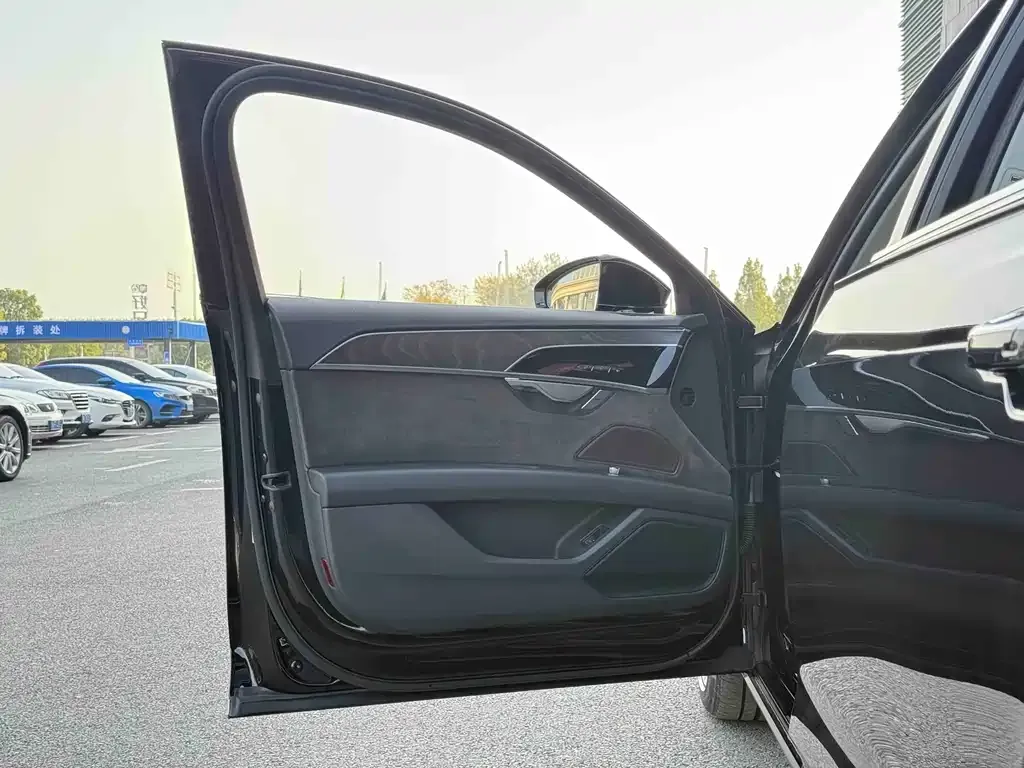 Audi A8 2021 из CN, фото 4