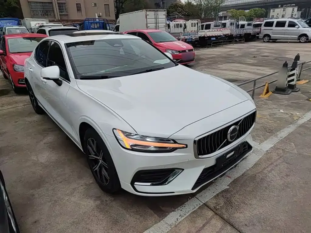 Volvo S60 — фото 10