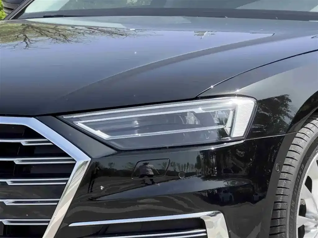 Audi A8 — фото 4
