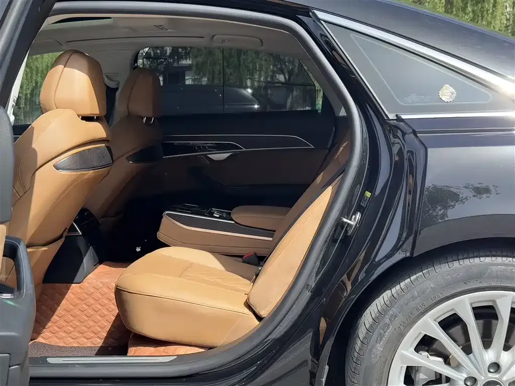 Audi A8 — фото 5