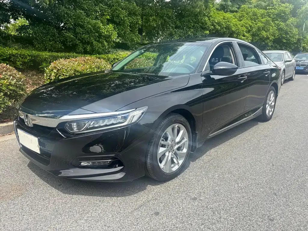 Honda Accord — фото 1