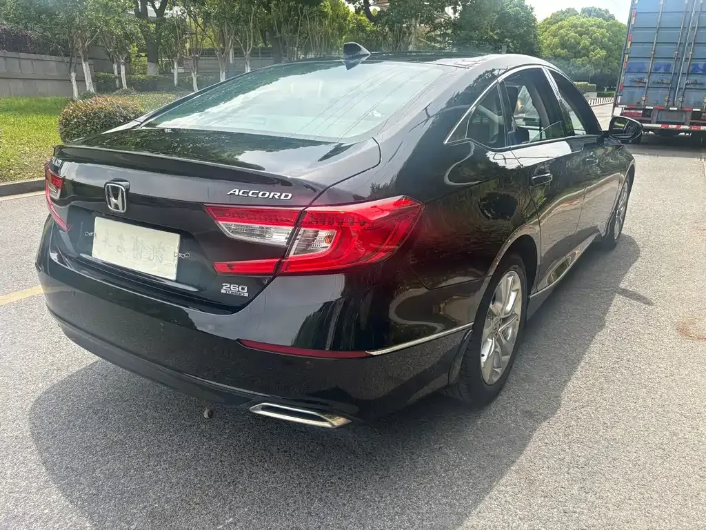 Honda Accord — фото 9