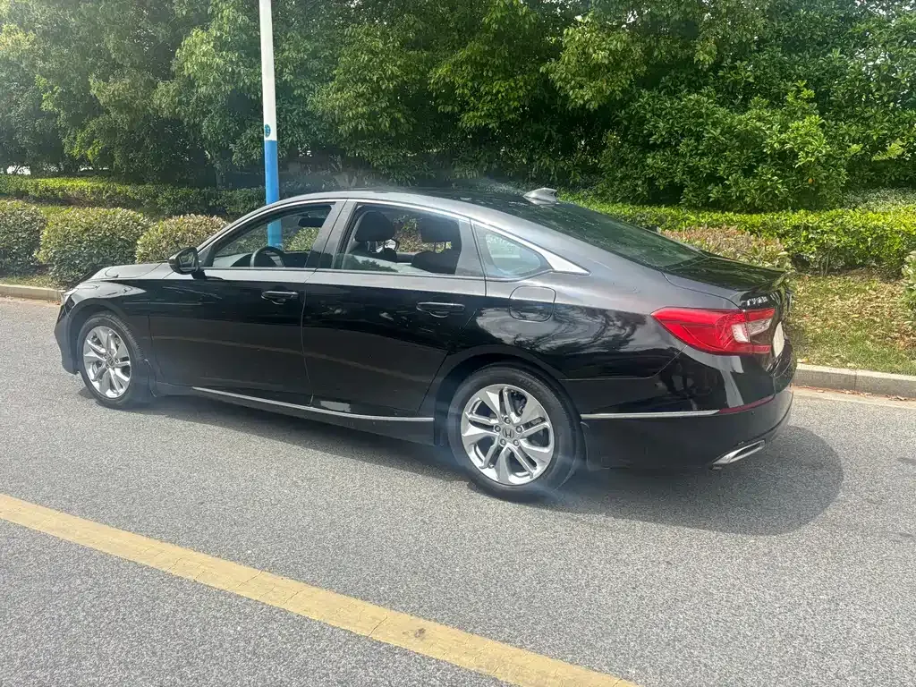 Honda Accord — фото 8